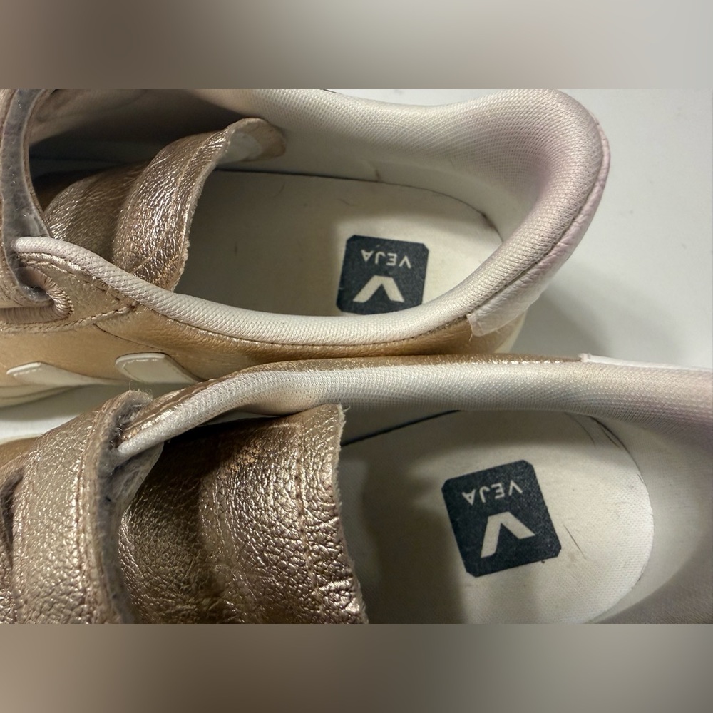 Veja ChromeFree Recife Sneakers size 39 - Anthropologie gold and white - Picture 10 of 13